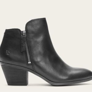 Frye Judith Zip Bootie-Black size 8